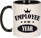 Bellatio Decorations 1x stuks collega cadeau mok / beker employee of the year/ werknemer van het jaar - zwart - personeel cadeau
