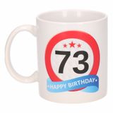 Bellatio Decorations Beallatio Decorations - 73 jaar Verjaardag koffiemok - cadeau beker - stopbord print met happy birthday - 300 ml - keramiek - wit