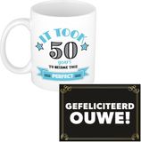 Bellatio Decorations Verjaardag cadeau koffiemok - thema 50 jaar - man - perfect - met gefeliciteerd ouwe wenskaart - A5 - leeftijd humor