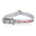 Fisura Verstelbare hondenhalsband met opschrift "out of the office" van nylon voor kleine honden met zink-snelsluitgesp, 1,5 cm breed.