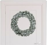 Decoris Kerstkrans/dennenkrans - groen - 60 cm - kunststof - met kunstsneeuw