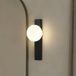 Lindby badkamer wandlamp Tavrik, zwart/wit, hoogte 30 cm, glas