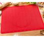 Tapis de travail en silicone (env. 58 x 48 cm) avec graduations – Tapis de cuisson antiadhésif et support pour étaler la pâte (Rouge)