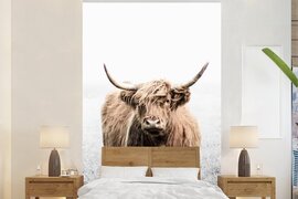 Nr1Wallpaper Behang - Fotobehang Schotse Hooglander - Gras - Wit - Breedte 195 cm x hoogte 300 cm