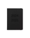 Letts of London Memo A6 academische 2024/2025 dag naar een pagina met afsprakendagboek - zwart