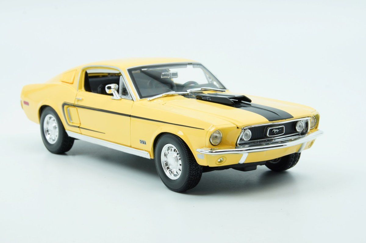 Maisto Ford Mustang GT Cobra Jet 1968 Geel 1:18