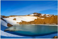 Merkloos / Sans marque Poster - Meer in Cirkelvormige Berg met Sneeuw - 120x80 cm - Glanzend