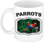 Bellatio Decorations Dieren liefhebber papegaai mok 300 ml - kerramiek - cadeau beker / mok papegaaien liefhebber
