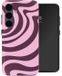 Selencia Coque - Convient pour Samsung Galaxy S24 - Coque arrière avec anneau magnétique - Rose prune tourbillon ondulé