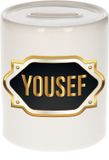 Bellatio Decorations Shoppartners Bv Spaarpot met voornaam Yousef - wit - met goud/zwart embleem - 8 x 9 cm - keramiek - met afsluitdop - cadeau verjaardag