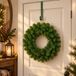 Kunststof kerstkrans - D45 cm - groen - incl. deurhanger groen - deurkrans