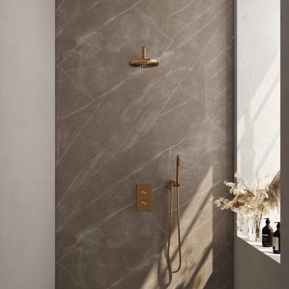 Brauer Gold Carving thermostatische inbouw regendoucheset met 2-weg omstel 40cm gebogen wandarm met 20cm ronde hoofddouche 1 stand staafhanddouche 150cm gladde doucheslang met aansluitbocht en handdouchehouder Goud geborsteld PVD 5-GG-123
