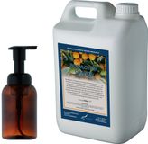 Claudius Cosmetics B.V. Zeepdispenser 300 ml amber bruin hervulbaar + 5 liter Bodylotion Orange navulling