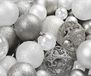 100 R N' D Toys 100 stuks zilver-wit, onbreekbare kerstballen + 100 metalen haken om op te hangen, voor kerstboom binnen en buiten, feestdagen, woondecoratie