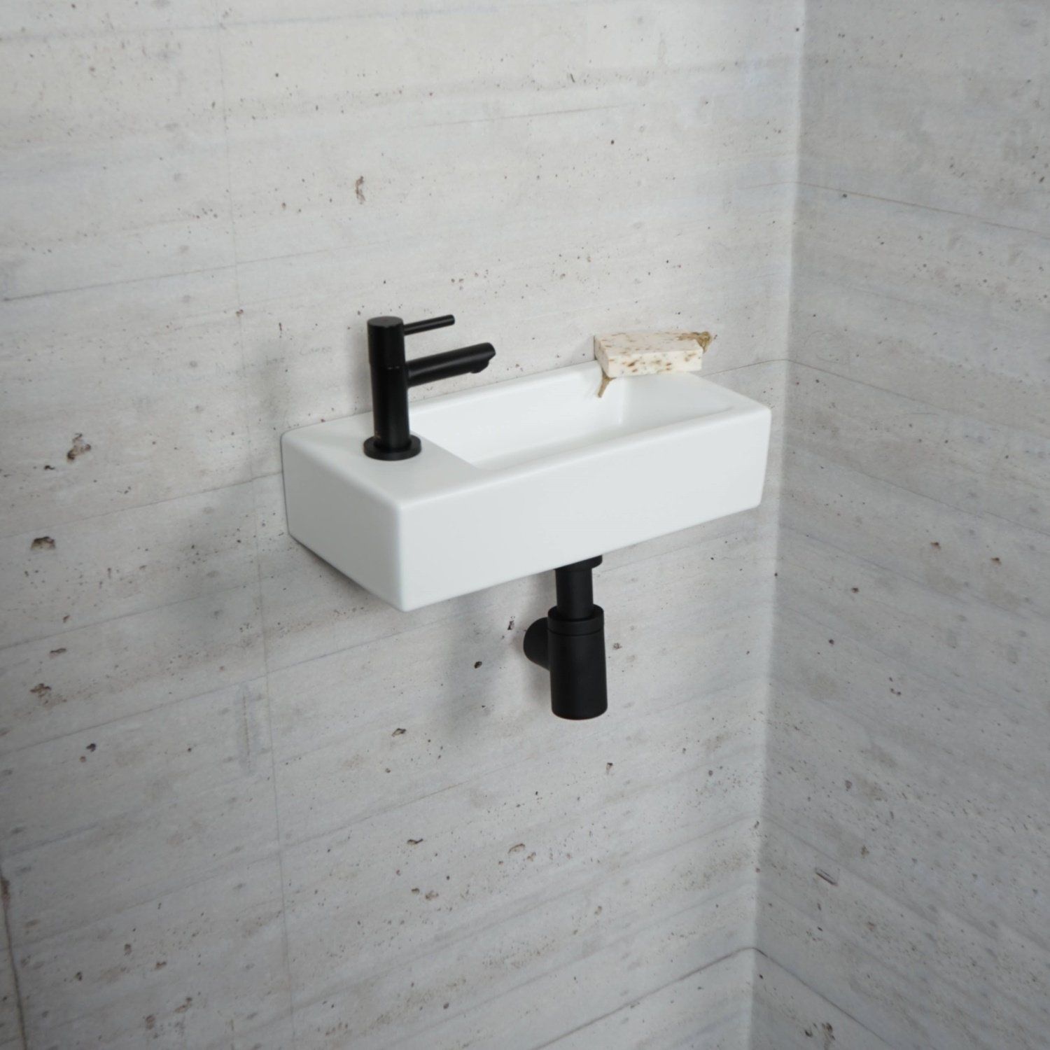 Wiesbaden Fonteinset mat wit wiesbaden color mat zwart (kraangat links)