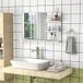 Miroir mural de salle de bain avec étagères latérales et tablette inférieure, en panneau MDF et verre, dimensions 75x10x48 cm, finition blanc, rangement pratique pour salle d'eau.
