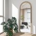Miroir sur pied en forme d'arc - 140 x 51 cm - Bois recouvert de flanelle - Taupe - Miroir mural ou sur pied