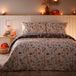 Fusion - Autumn Gonks Dekbedovertrek - Tweepersoons beddengoed (200 x 200 cm) - Omkeerbaar (2 kleuren) - 2x kussenslopen inbegrepen - Woodland Bedding in Natural & Navy Blue - Paddestoel & Pompoen