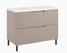 3xE living meuble de salle de bain, modèle sur pied, 80 cm de large, avec façade nervurée, finition cachemire avec plateau plat aspect marbre de couleur Bianco, poignées fraisées, pieds ronds de 15 cm