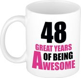 Bellatio Decorations Verjaardag 48 jaar Koffiemok Cadeau - Great years of being awesome - wit/roze - beker - Jubileum - voor dames - vrouwen