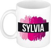 Bellatio Decorations Sylvia naam cadeau koffie mok - beker - met roze verfstrepen - Cadeau collega - moederdag - verjaardag - juf - coach - 300 ml - wit