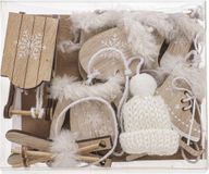 Glorex Hobby kersthangers winter thema - 10x st - bruin/wit - hout - kerstornamenten