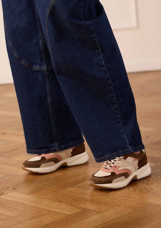 Manfield - Dames - Bruine leren sneakers met multicolor suède details - Maat 39