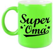 Bellatio Decorations Shoppartners Bv Super oma tekst cadeau mok / beker - 330 ml - neon groen - kado koffiemok / theebeker