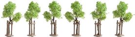 Noch Jonge bomen met ondersteuning