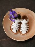 VERTBAUDET Babysandalen van leer met klittenband, gesloten neus wit
