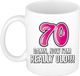 Bellatio Decorations Verjaardag cadeau mok 70 jaar - nu ben ik echt oud! - roze - 300 ml - keramiek
