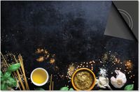 Dietrix Inductie Beschermer 60x60 - Kruiden en Lepels - Pasta Pesto kruiden en knoflook op zwart