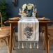 Omgoods - Chemin de table jacquard de luxe avec de nombreux pompons, couleur blanche