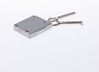 Junie Serrure de meuble type 760 largeur 30mm incluant deux clés