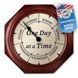 DayClocks Klassieke Dagklok met Middag- en Middernachtmarkeringen - 9,5 Inch Mahonie Wandklok
