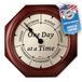 DayClocks Klassieke Dagklok met Middag- en Middernachtmarkeringen - 9,5 Inch Mahonie Wandklok