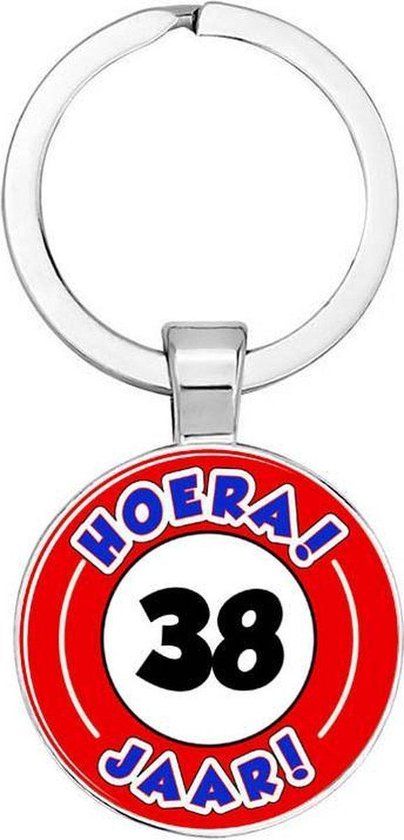 Akyol - Hoera 38 jaar Sleutelhanger - Verjaardag - Unisex - Wit/Zwart