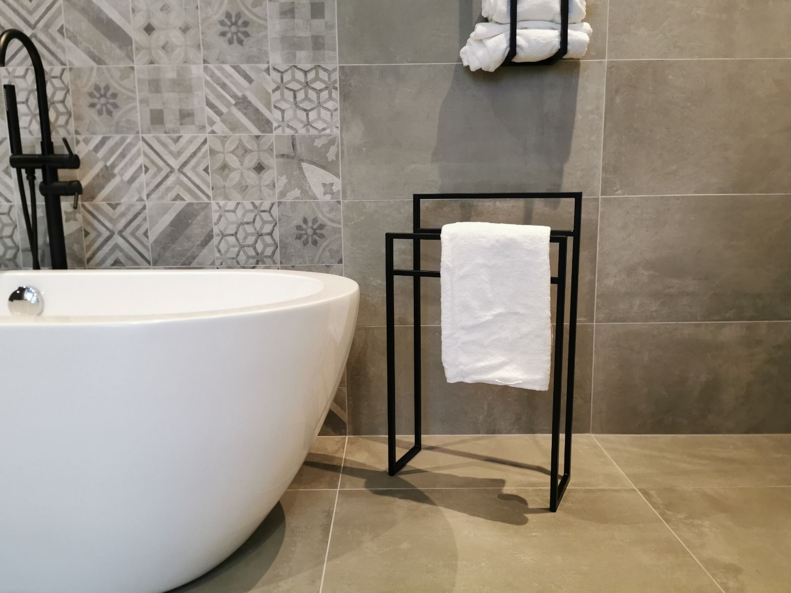 Badkamerplanet Badkamermeubel Trento Greeploos Mineraal 60 cm Century Oak met Spiegelkast - Mat Zwart