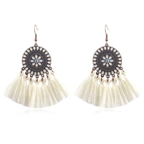 Deja Jewels Lookinggoodtoday Bohemian Ibiza oorbellen hangers met katoenen kwastjes kleur wit