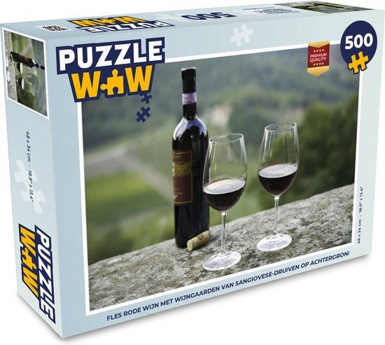 MuchoWow Puzzel Fles Rode wijn met wijngaarden van Sangiovese-druiven op achtergrond - Legpuzzel - Puzzel 500 stukjes