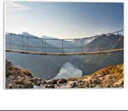 MijaCulture Forex - Wankele Brug boven Cliff - 40x30cm Foto op Forex