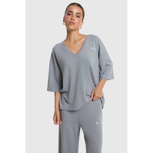 Alix the Label top met logo - lichtgrijs