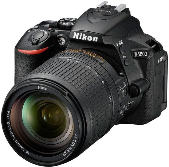Nikon D5600 + AF-S 18-140 VR