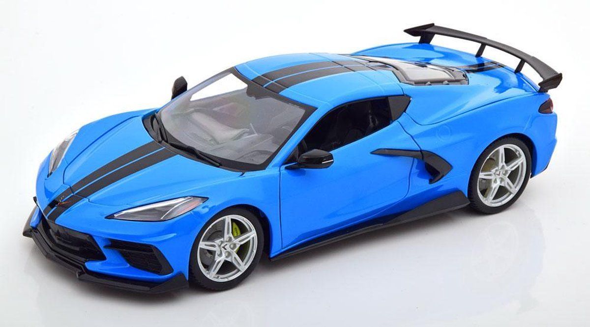 Maisto Chevrolet Corvette Stingray Coupe 2020 - Blauw / Zwart - 1:18