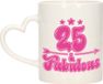 Bellatio Decorations Mok 25 jaar - Roze - Hartjes Handvat - 300 ml - Keramiek