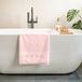 Serviette de bain brodée rose