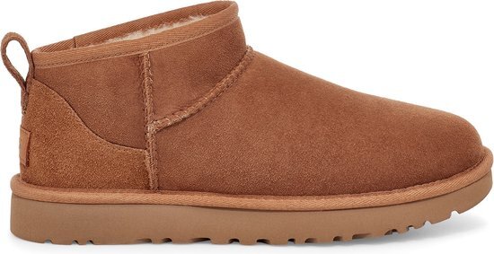 UGG Classic Ultra Mini enkellaarsje van suède