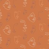 Furn. Kindred abstracte gezichten bedrukt behang, terracotta/koraal