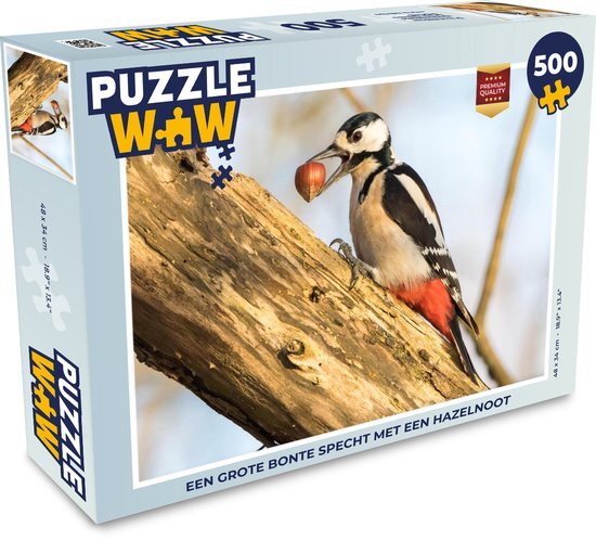 MuchoWow Puzzel Een grote bonte specht met een hazelnoot - Legpuzzel - Puzzel 500 stukjes