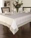 Violet Linnen Legacy Cobblestone Design tafelkleed Legacy hoofdsteen design macramé kanten boord 70" X 160" wit